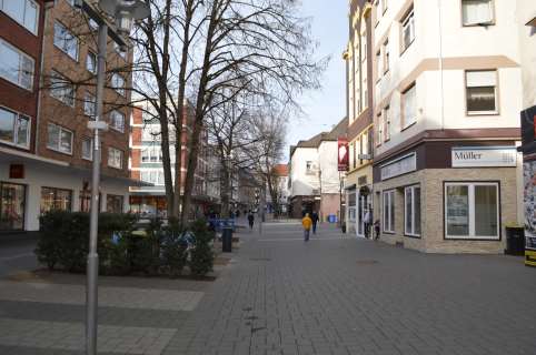 Foto 1 von 9 — Wohn-/Geschäftshaus, Kfz-Stellplatz