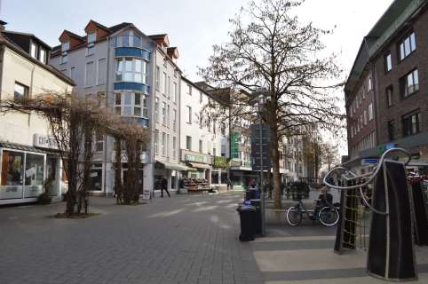 Foto 2 von 9 — Wohn-/Geschäftshaus, Kfz-Stellplatz