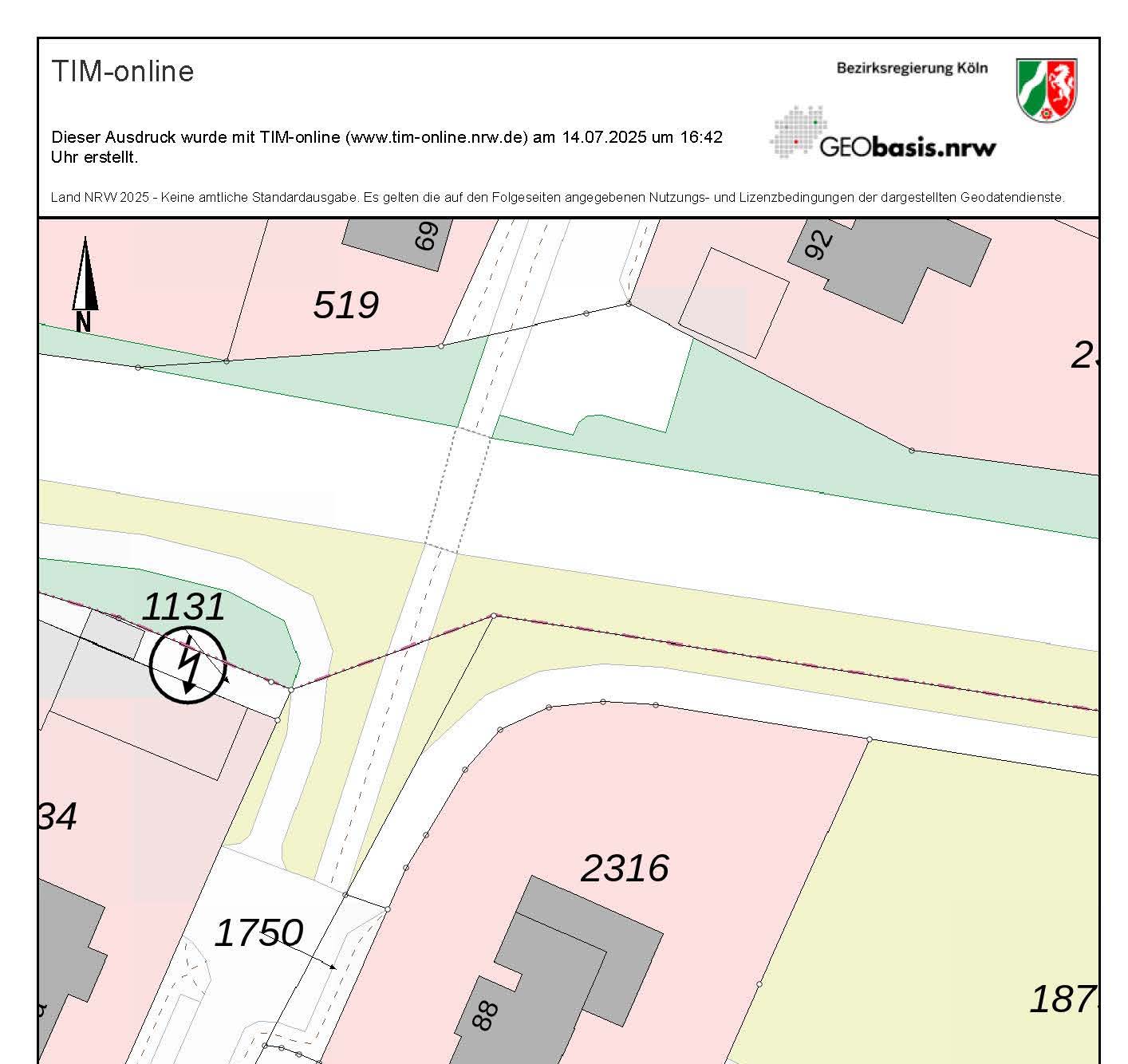Foto 1 von 9 — Zweifamilienhaus, Garage, 3 Garagen im Kellergeschoss