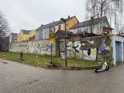Foto 7 von 9 — unbebautes Grundstück, Garage, Gewerbeeinheit (z.B. Laden, Büro), Mehrfamilienhaus