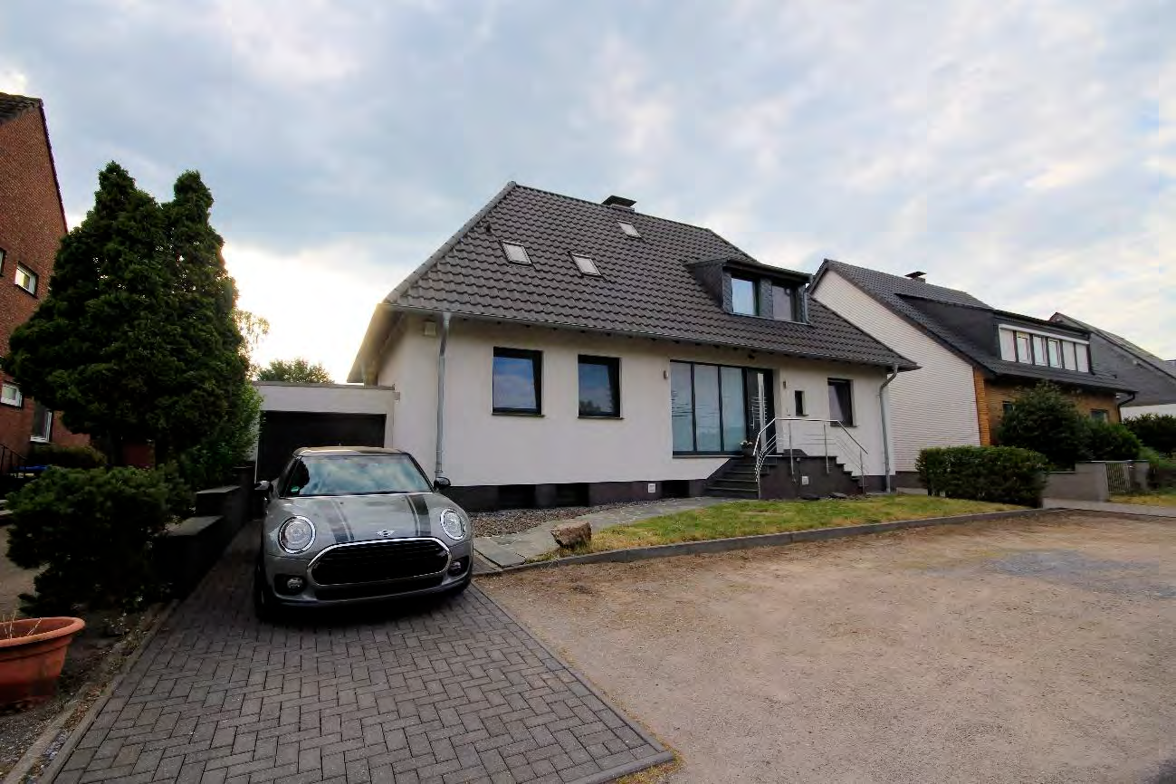 Foto 3 von 56 — Zweifamilienhaus
