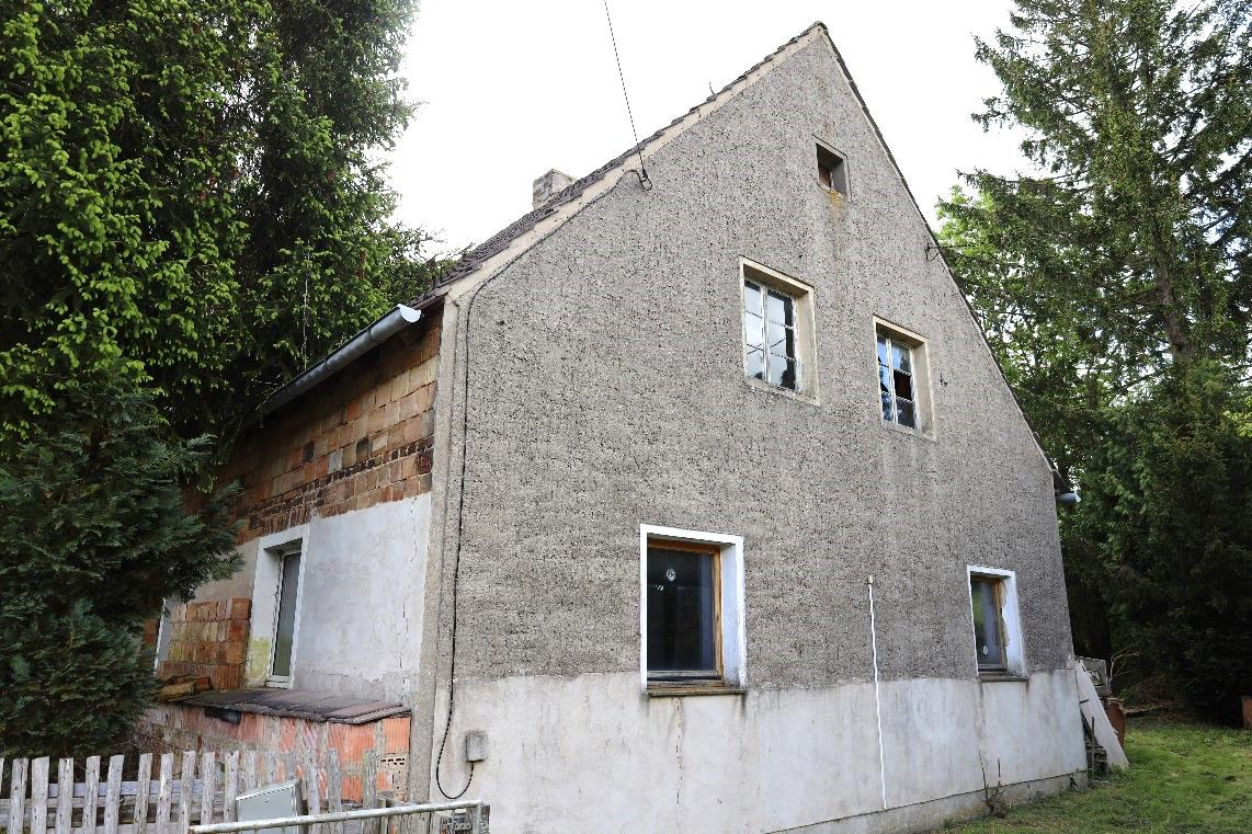 Foto 1 von 4 — Einfamilienhaus, Scheunen, Garage