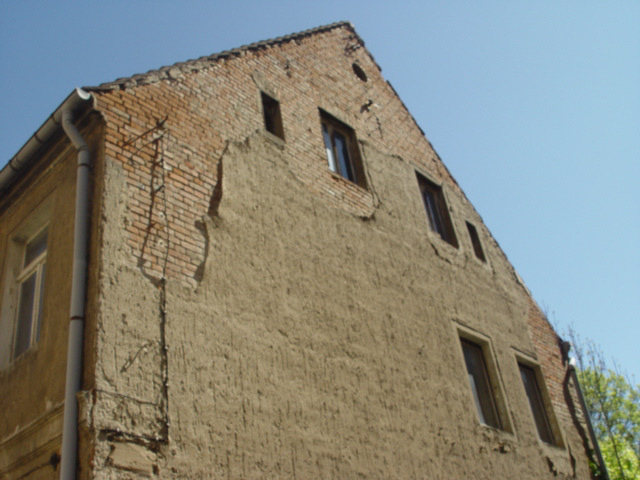 Foto 2 von 7 — Mehrfamilienhaus, zweigeschossig