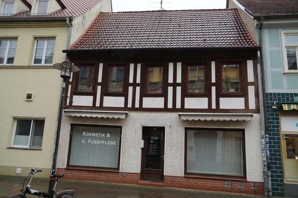 Foto 1 von 2 — Wohn-/Geschäftshaus