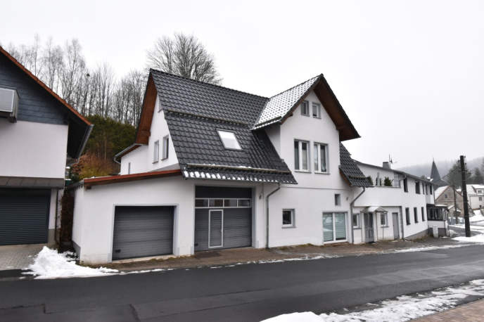 Foto 2 von 51 — Zweifamilienhaus