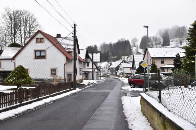 Foto 1 von 51 — Zweifamilienhaus