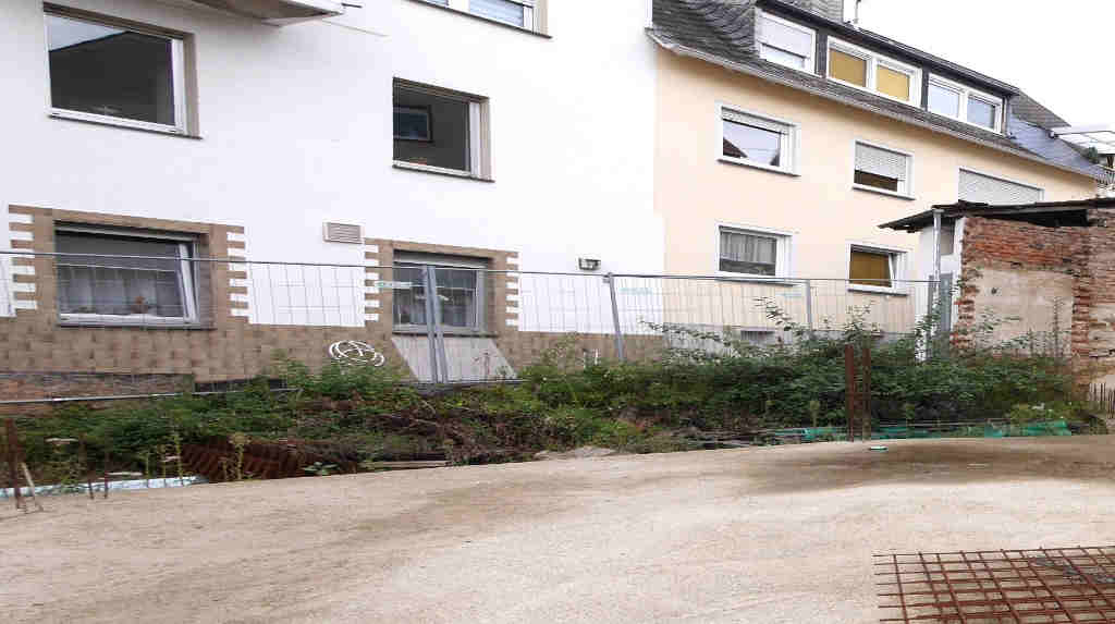 Foto 4 von 4 — Mehrfamilienhaus, bestehend aus 4 Wohnungen und 4 Stellplätzen