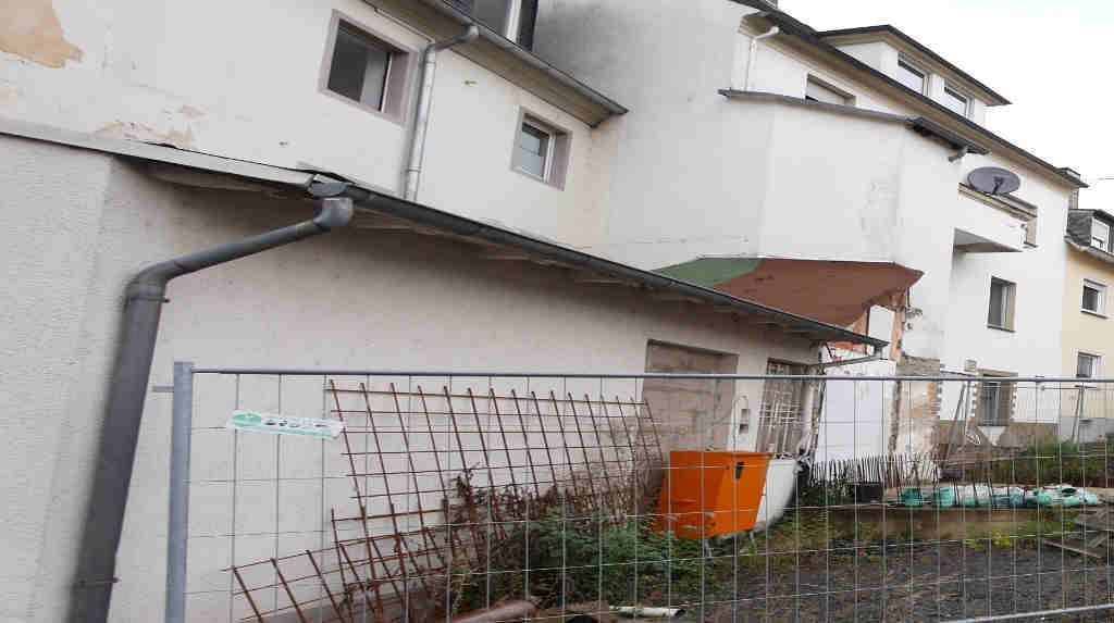 Foto 1 von 4 — Mehrfamilienhaus, bestehend aus 4 Wohnungen und 4 Stellplätzen