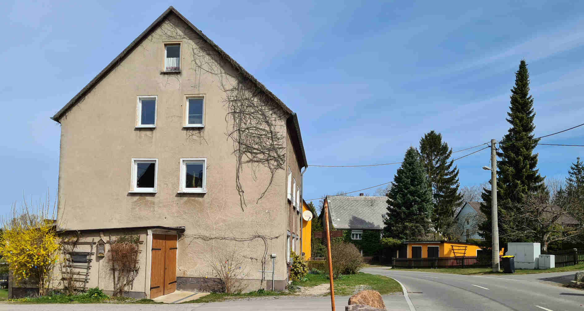 Foto 2 von 4 — Einfamilienhaus, unbebautes Grundstück