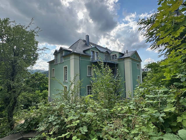 Foto 2 von 4 — Mehrfamilienhaus