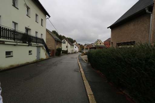 Foto 2 von 6 — Zweifamilienhaus