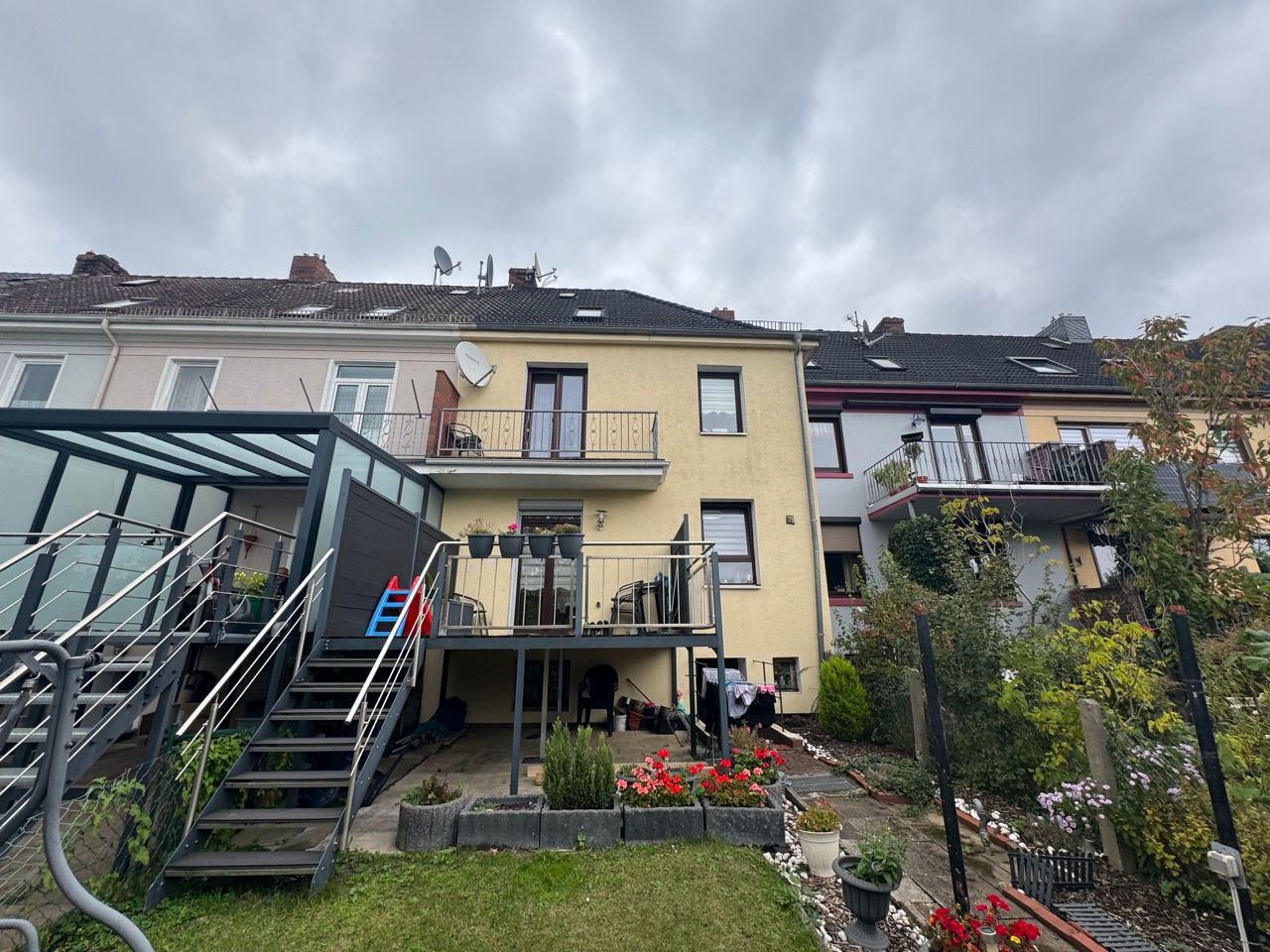 Foto 1 von 2 — Reihenhaus, Einfamilienhaus