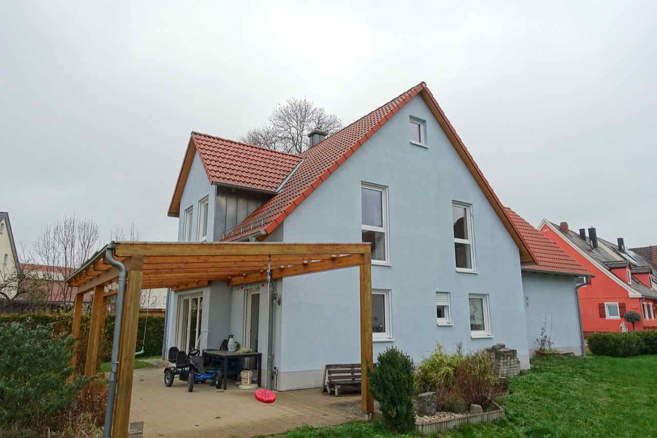 Foto 3 von 8 — Einfamilienhaus, Garage