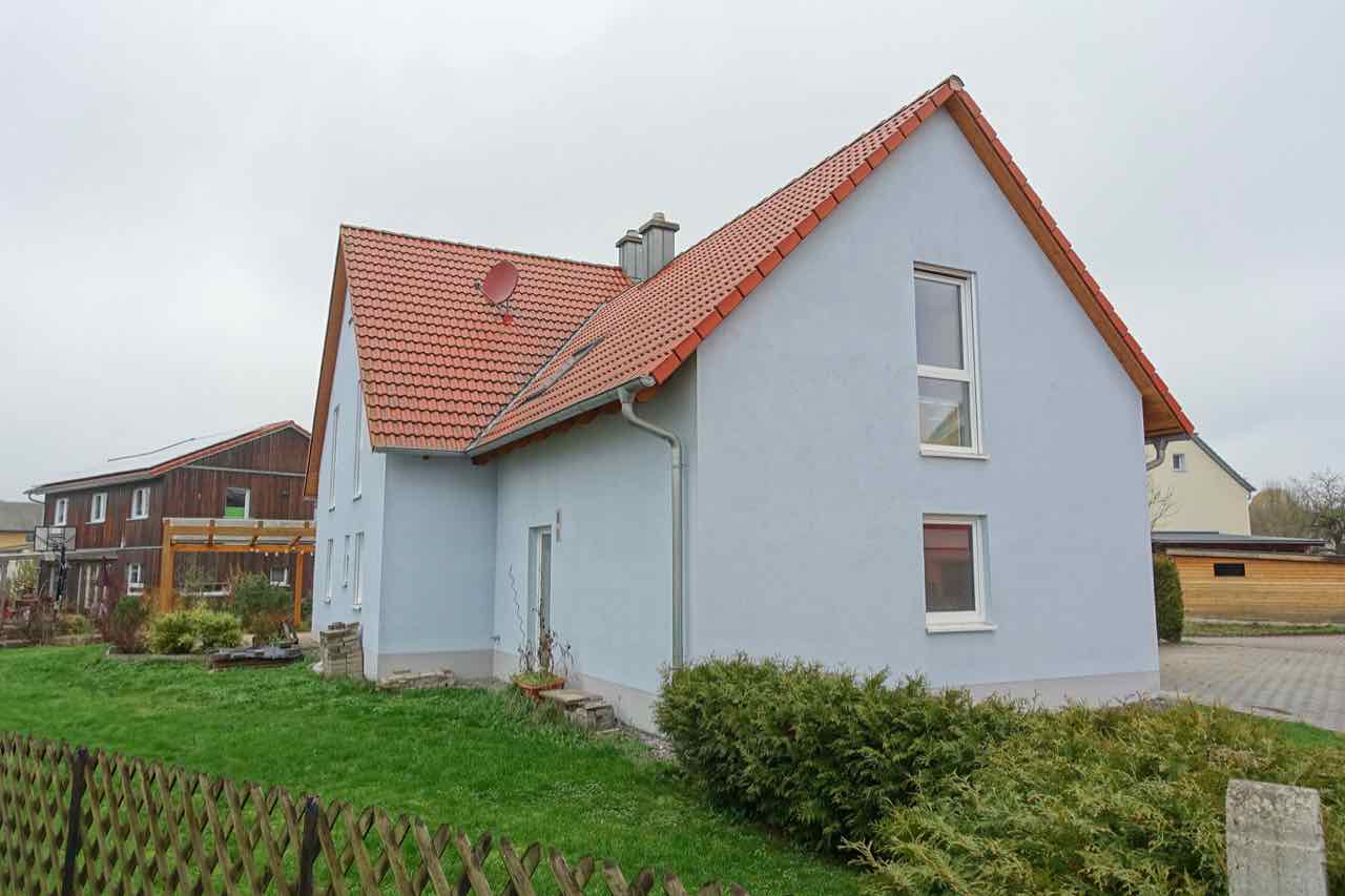 Foto 2 von 8 — Einfamilienhaus, Garage