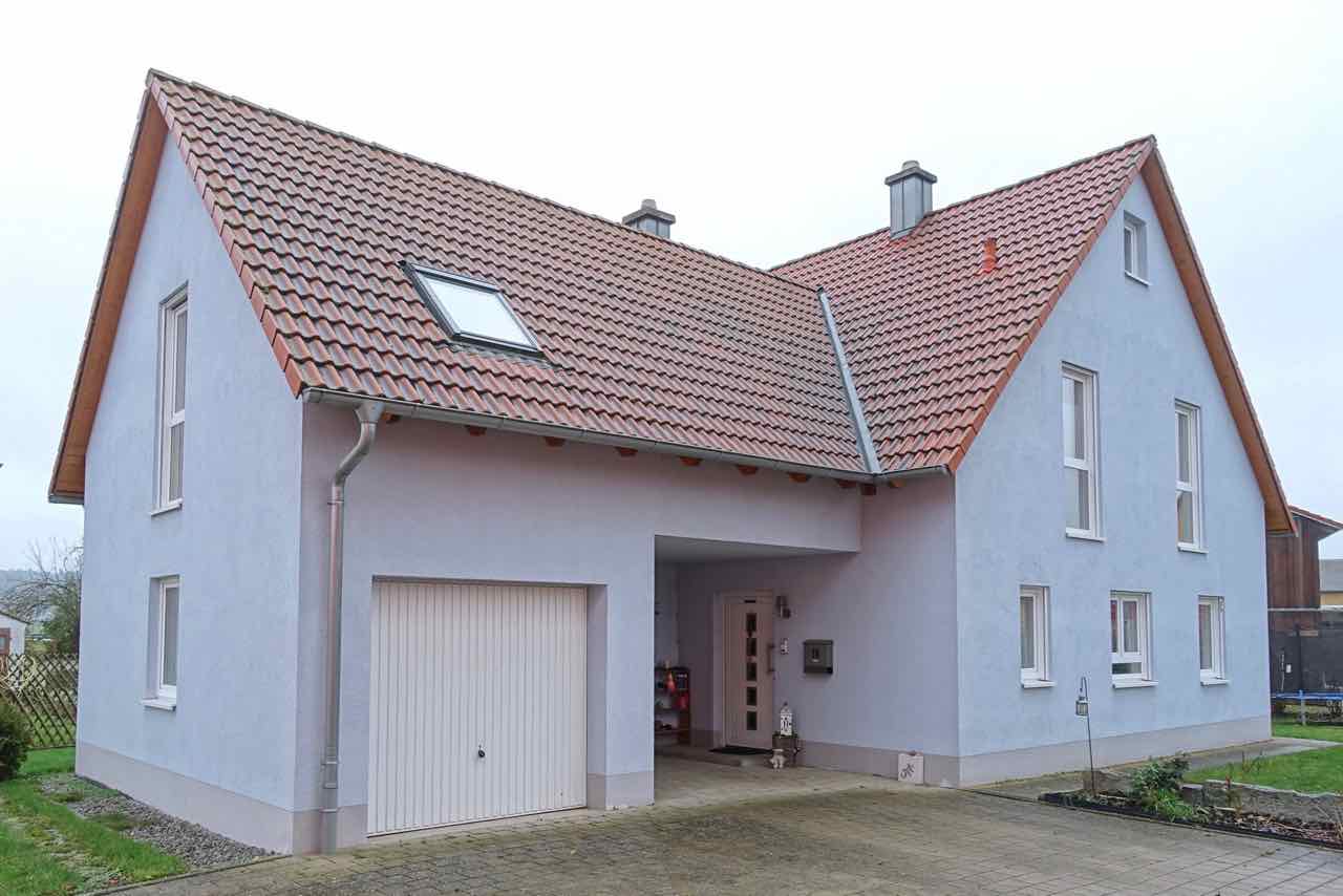 Foto 1 von 8 — Einfamilienhaus, Garage