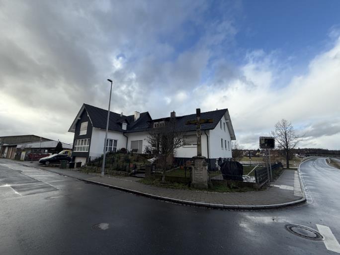 Foto 2 von 7 — Zweifamilienhaus