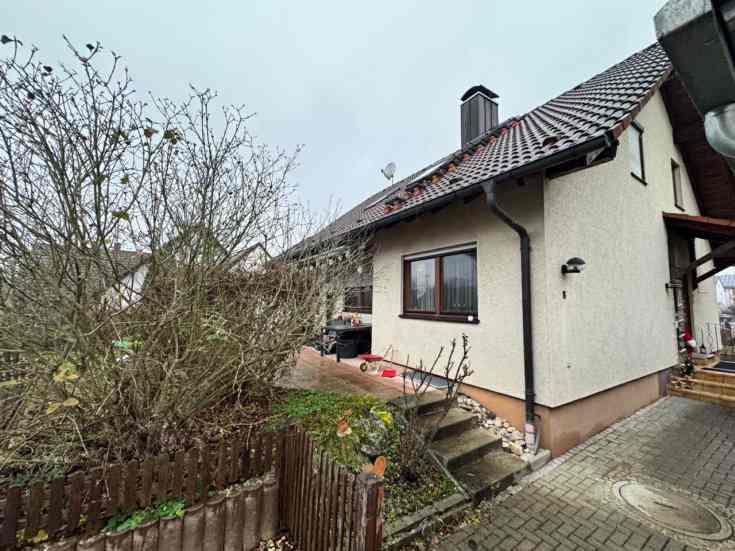 Foto 3 von 38 — Zweifamilienhaus, Zweifamilienhaus mit Doppelgarage und Gewerbeeinheit