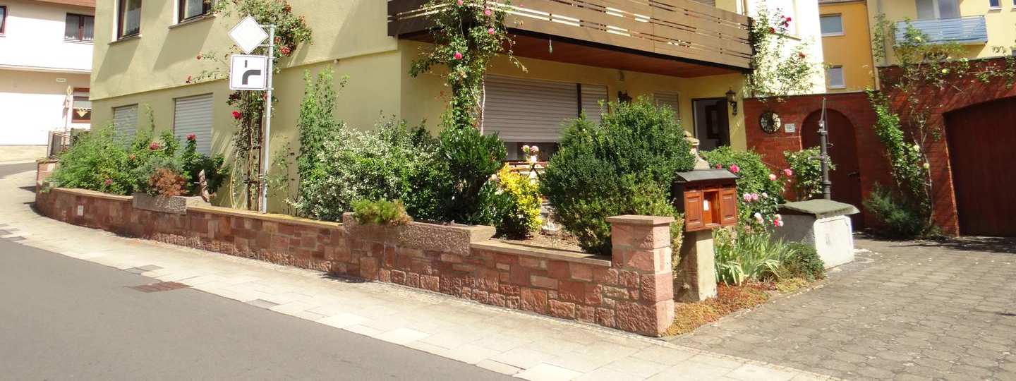 Foto 4 von 10 — Zweifamilienhaus, Garage