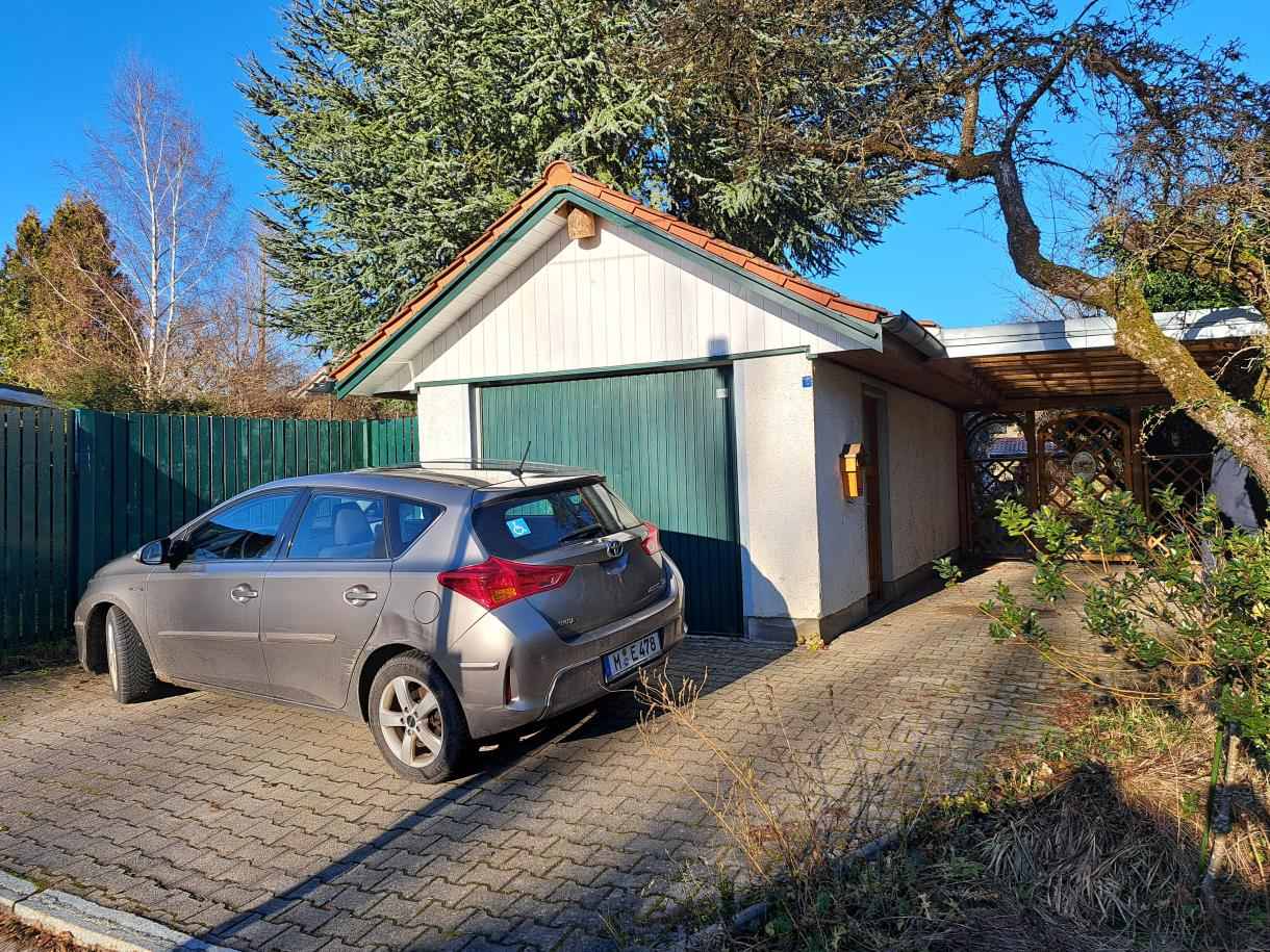 Foto 6 von 18 — Einfamilienhaus, Garage