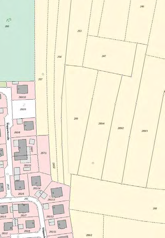 Foto 22 von 35 — unbebautes Grundstück, Wohnhaus mit Anbau und Scheune