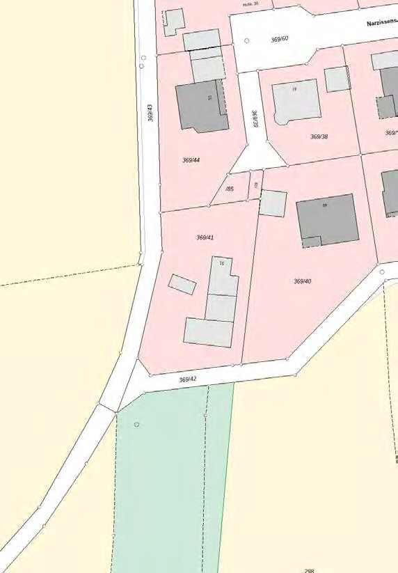 Foto 10 von 35 — unbebautes Grundstück, Wohnhaus mit Anbau und Scheune