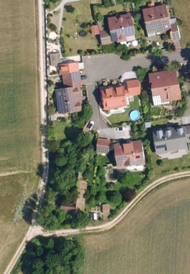 Foto 16 von 35 — unbebautes Grundstück, Wohnhaus mit Anbau und Scheune