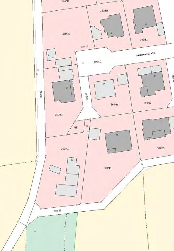 Foto 15 von 35 — unbebautes Grundstück, Wohnhaus mit Anbau und Scheune