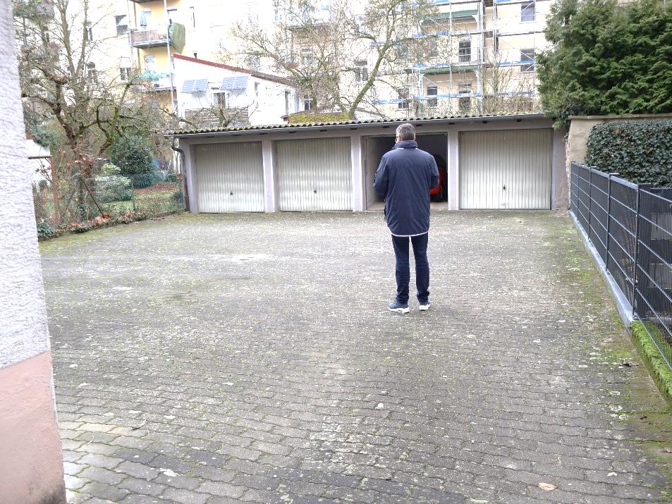 Foto 2 von 14 — Eigentumswohnung (3 bis 4 Zimmer), Garage