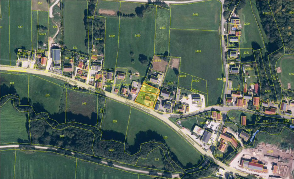 Foto 4 von 7 — Zweifamilienhaus, Garage, unbebautes Grundstück