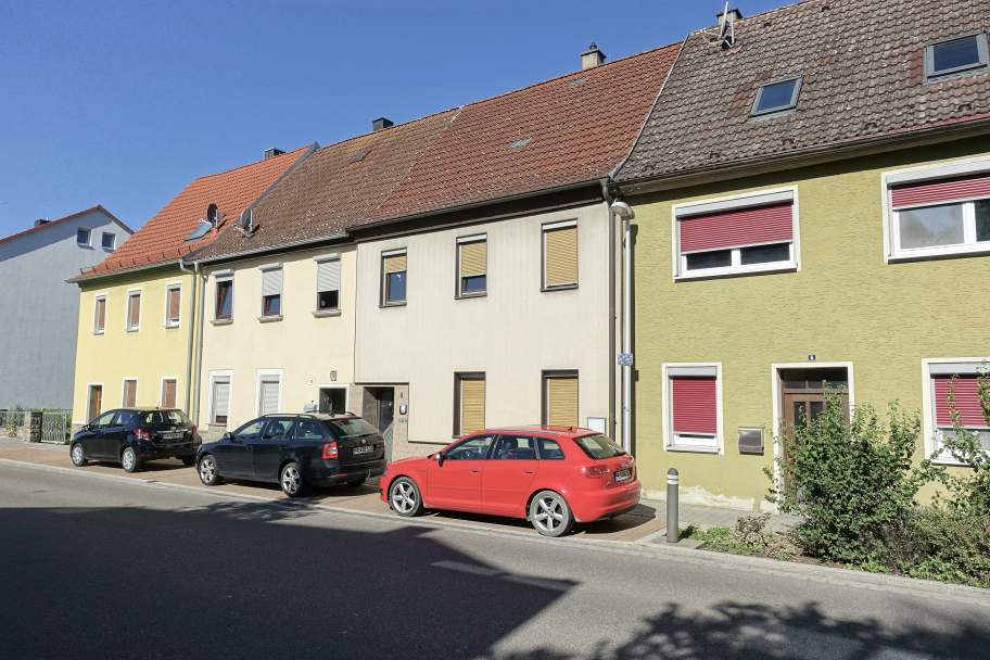 Foto 1 von 13 — Reihenhaus, Reihenmittelhaus, ca. 93 qm Wohnfläche