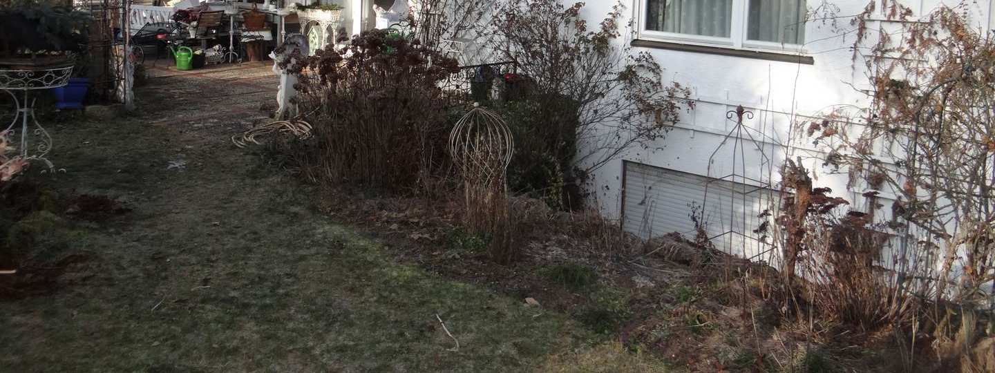 Foto 8 von 10 — Einfamilienhaus, Garage