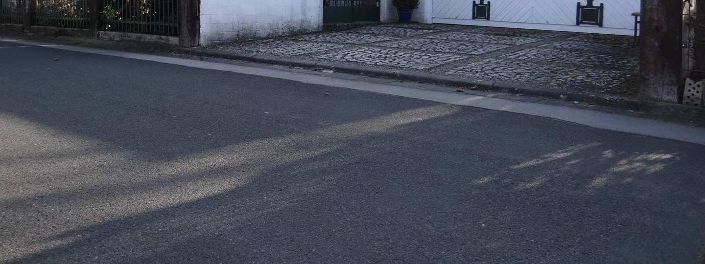 Foto 2 von 10 — Einfamilienhaus, Garage