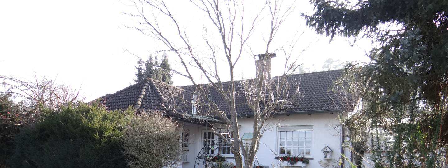 Foto 3 von 10 — Einfamilienhaus, Garage