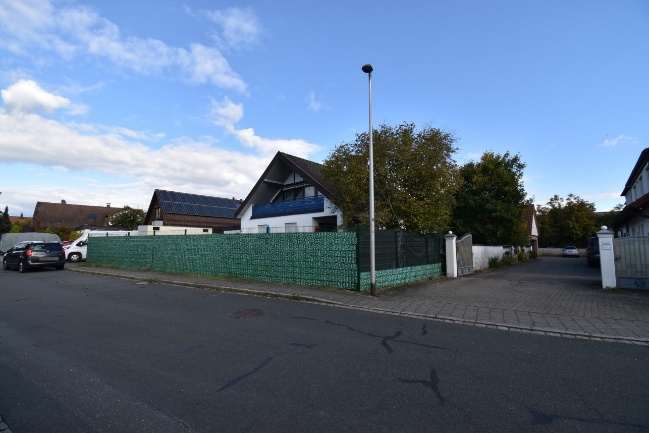 Foto 12 von 16 — Einfamilienhaus, Garage