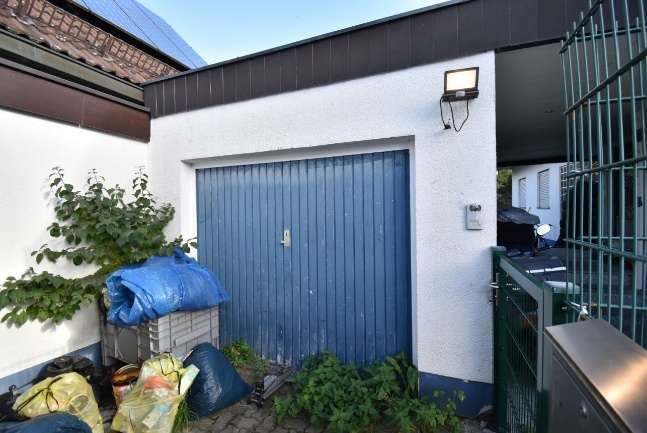 Foto 15 von 16 — Einfamilienhaus, Garage