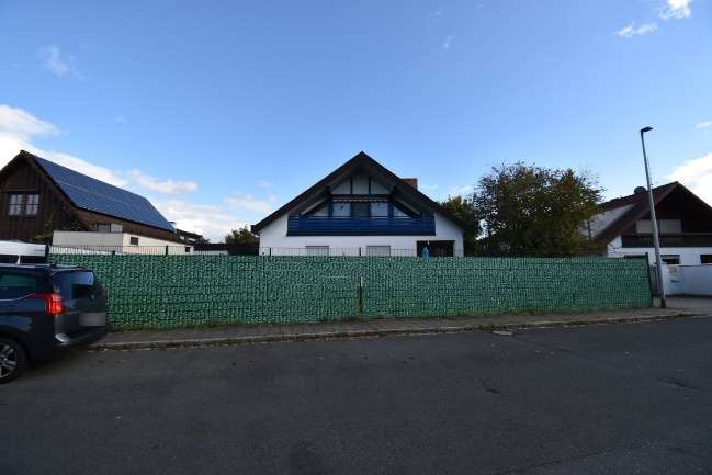 Foto 11 von 16 — Einfamilienhaus, Garage