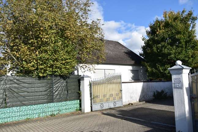 Foto 13 von 16 — Einfamilienhaus, Garage