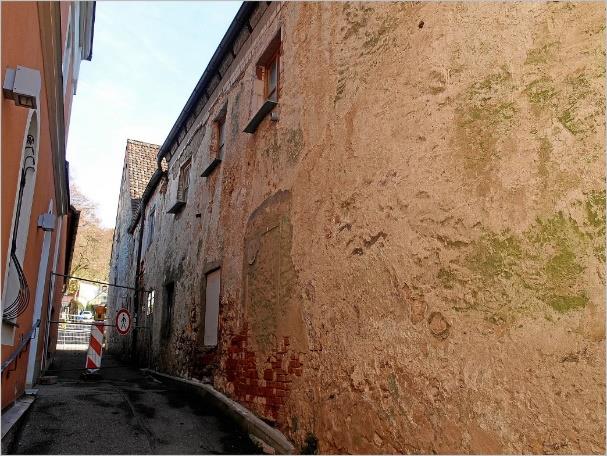 Foto 2 von 18 — Wohn-/Geschäftshaus