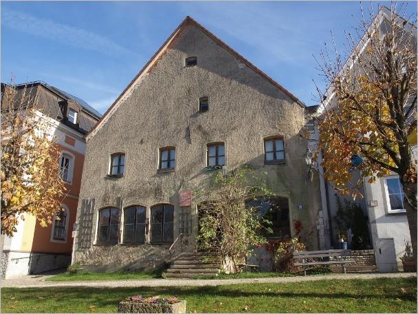 Foto 1 von 18 — Wohn-/Geschäftshaus