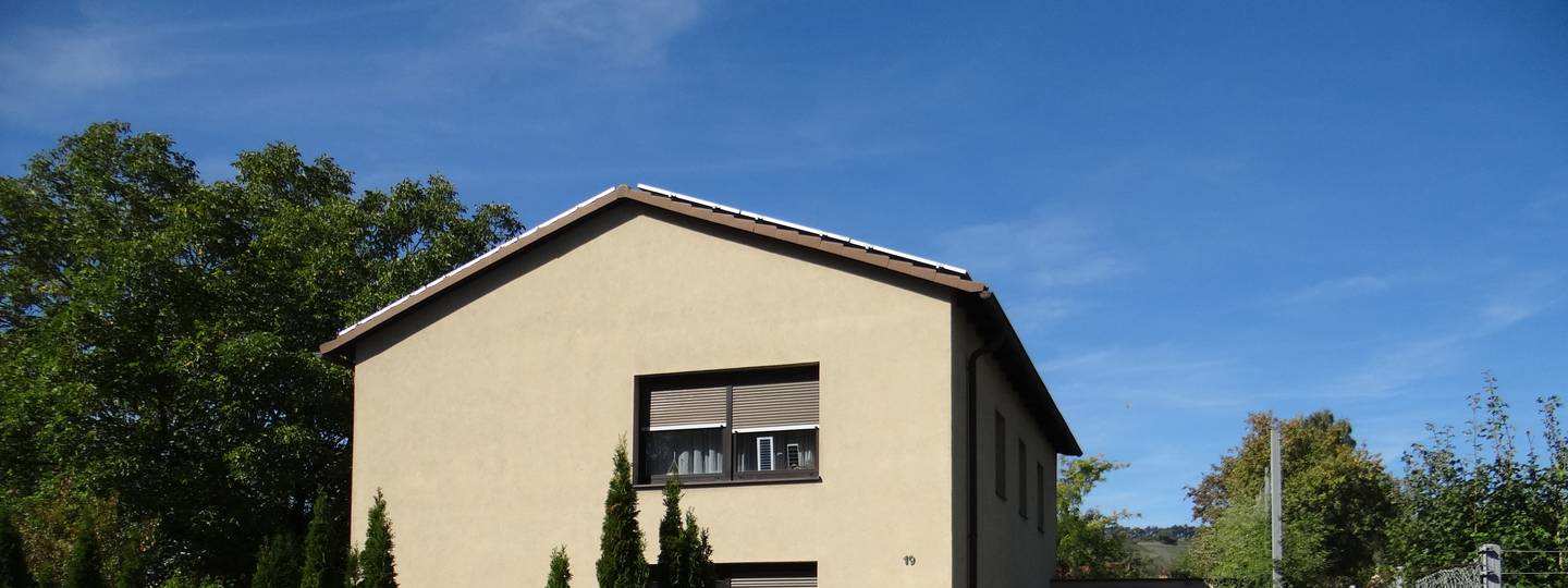Foto 1 von 6 — Einfamilienhaus, Garage
