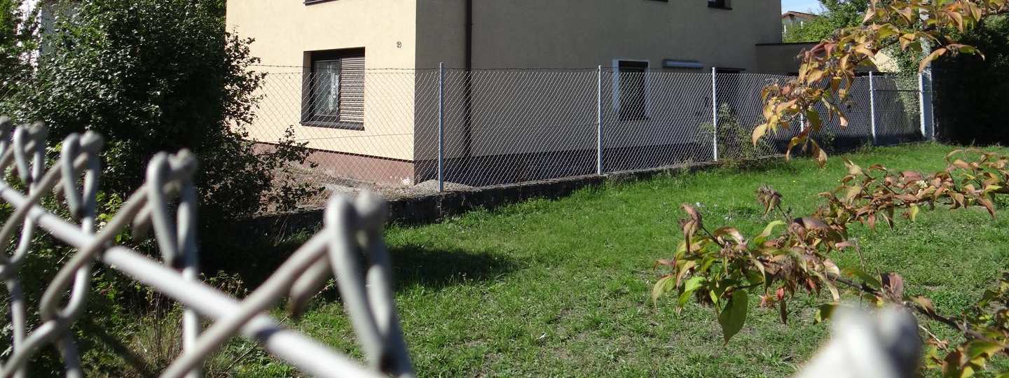 Foto 4 von 6 — Einfamilienhaus, Garage