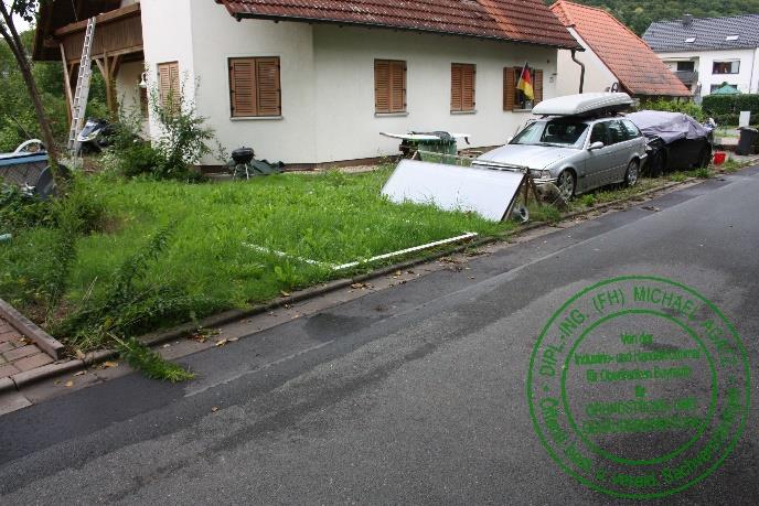 Foto 4 von 12 — Einfamilienhaus, Garage