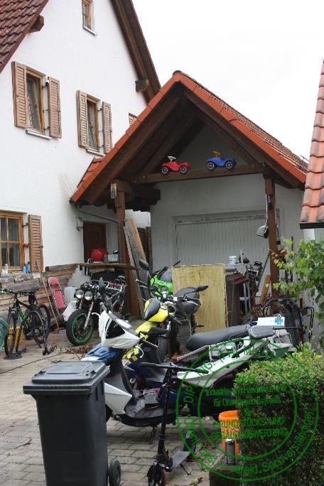 Foto 11 von 12 — Einfamilienhaus, Garage