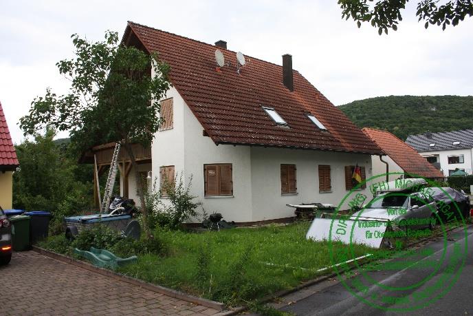 Foto 3 von 12 — Einfamilienhaus, Garage