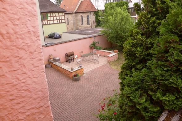Foto 10 von 14 — Mehrfamilienhaus, Garagen