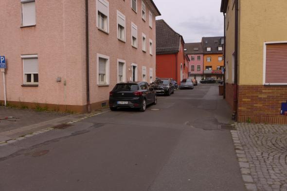 Foto 6 von 14 — Mehrfamilienhaus, Garagen