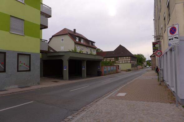 Foto 7 von 14 — Mehrfamilienhaus, Garagen
