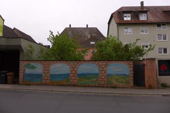 Foto 12 von 14 — Mehrfamilienhaus, Garagen