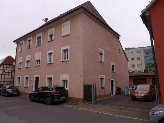 Foto 2 von 14 — Mehrfamilienhaus, Garagen