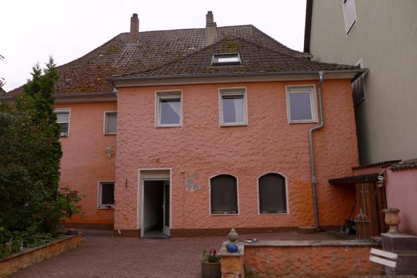 Foto 5 von 14 — Mehrfamilienhaus, Garagen
